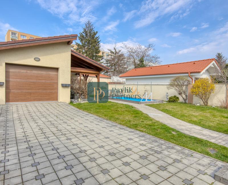 Predaj 4 izbový RD Senec, úplné centrum, bazén, EXKLUZÍVNE!