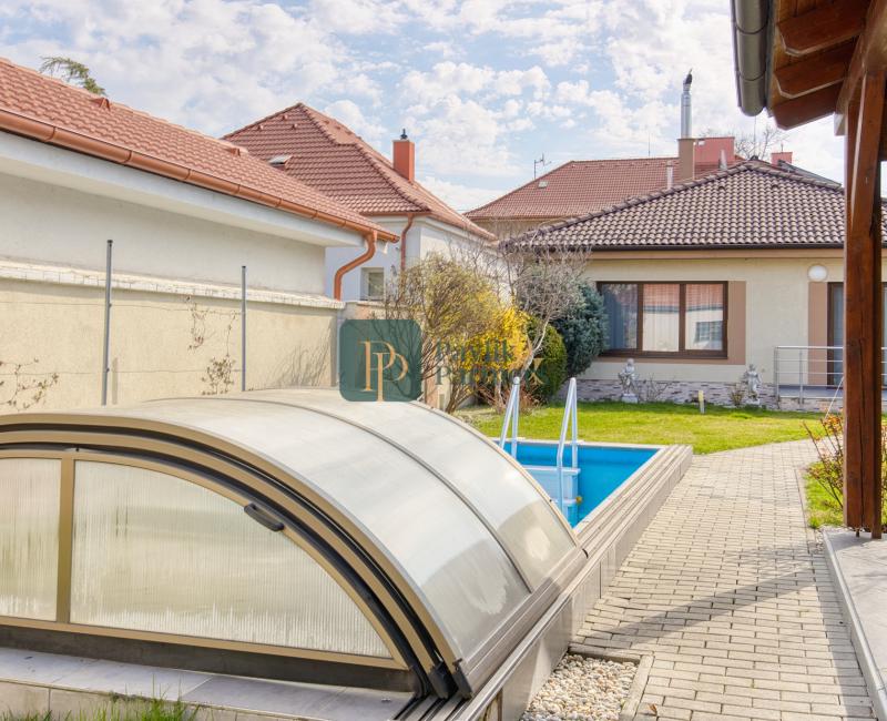 Predaj 4 izbový RD Senec, úplné centrum, bazén, EXKLUZÍVNE!