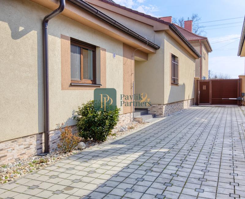 Predaj 4 izbový RD Senec, úplné centrum, bazén, EXKLUZÍVNE!