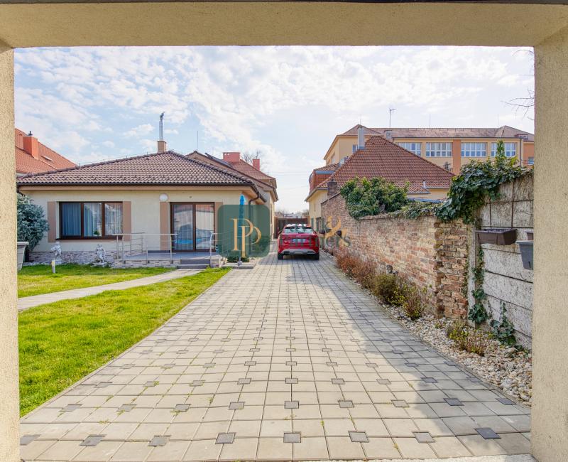 Predaj 4 izbový RD Senec, úplné centrum, bazén, EXKLUZÍVNE!