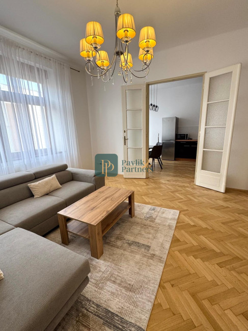 Prenájom veľkometrážny 2 izbový byt, staromestské bývanie, 78m2