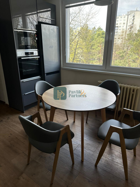 Prenájom 3 izb.byt Chrenová, balkón, zariadený.