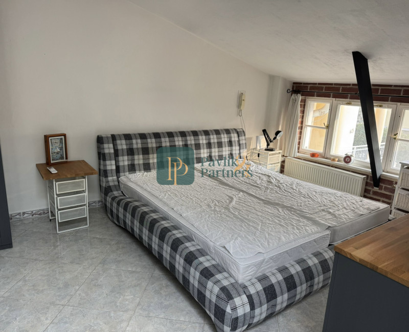 Prenájom jedinečný 3 izbový byt - loft v centre Nitry, 96m2