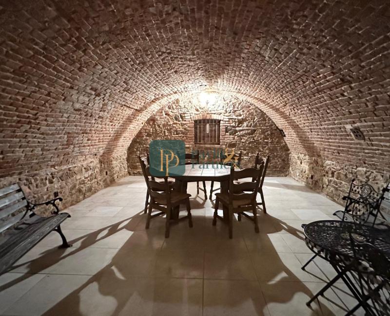 Prenájom unikátna hradná pivnica + nádvorie