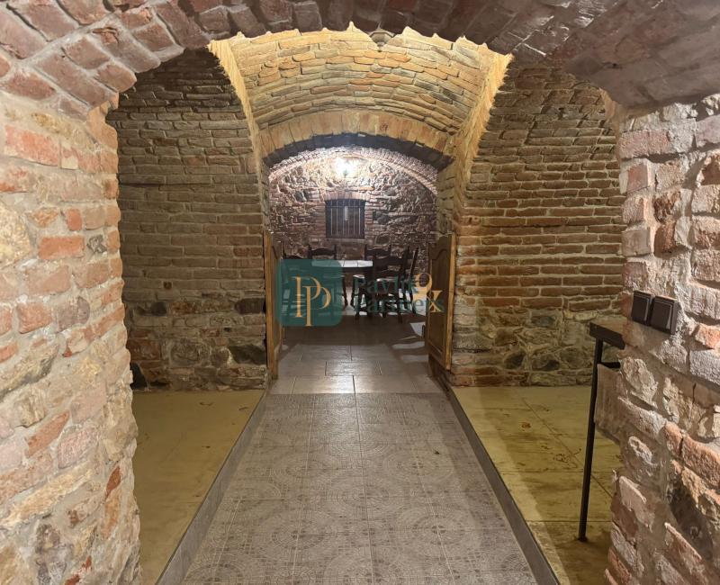 Prenájom unikátna hradná pivnica + nádvorie