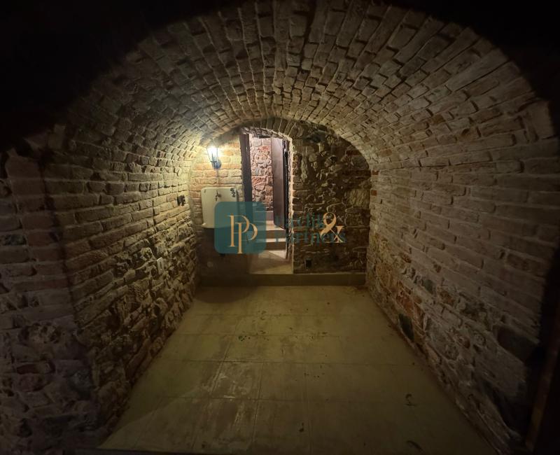 Prenájom unikátna hradná pivnica + nádvorie