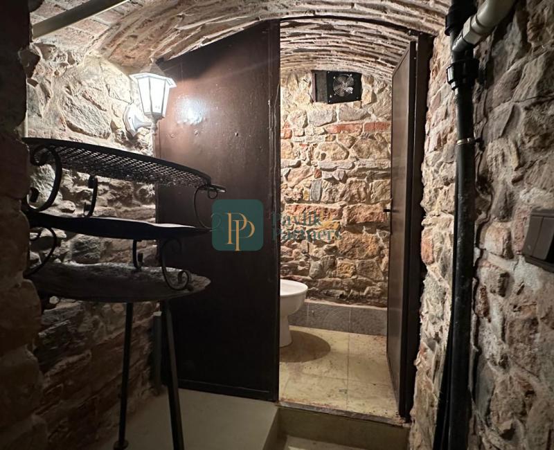 Prenájom unikátna hradná pivnica + nádvorie