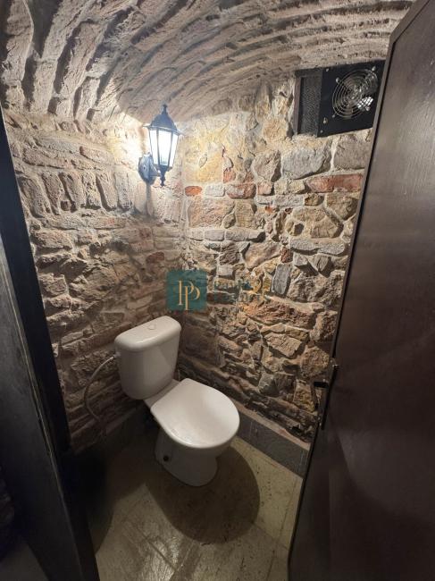 Prenájom unikátna hradná pivnica + nádvorie