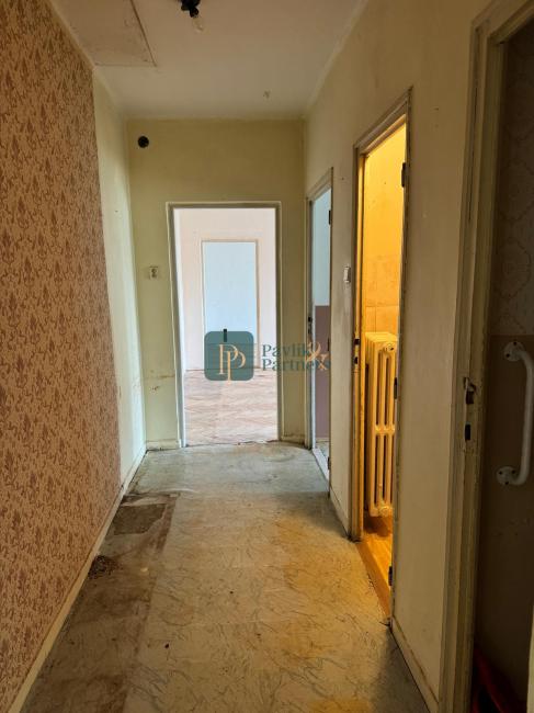 Predaj 3 izbový byt, 2x balkón, Vikárska ul., pôvodný stav