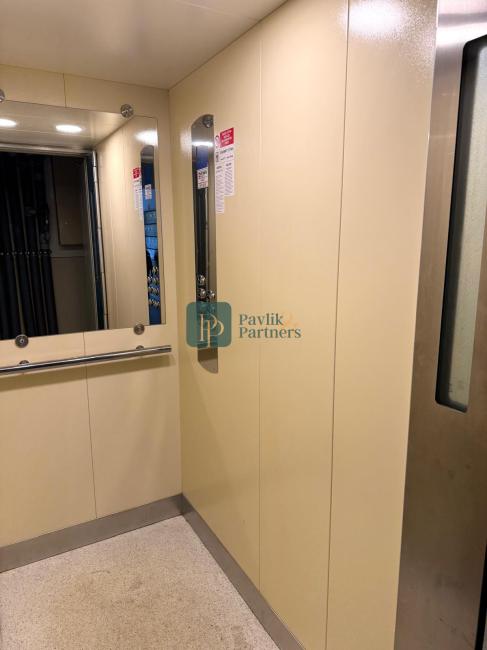 Predaj 3 izbový byt, 2x balkón, Vikárska ul., pôvodný stav