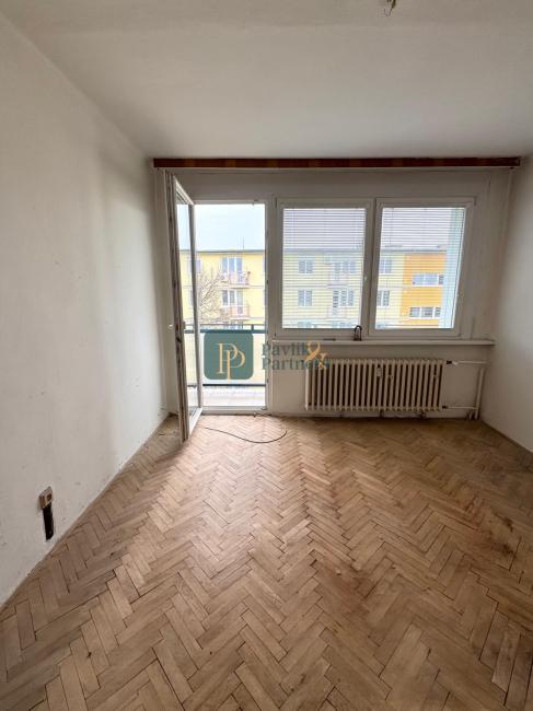 Predaj 3 izbový byt, 2x balkón, Vikárska ul., pôvodný stav