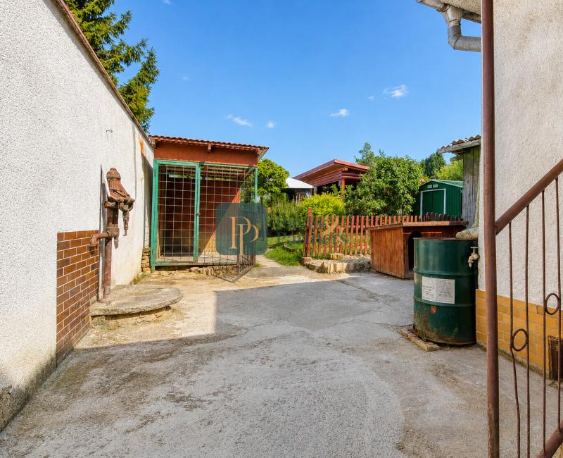 Predaj rodinný dom, 9á pozemok, garáž, bazén, Chrenová