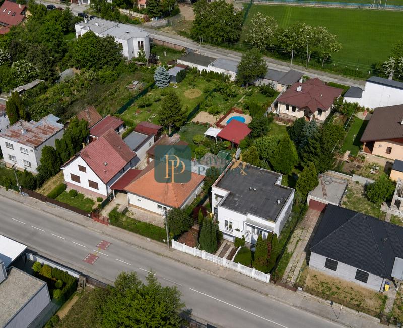 Predaj rodinný dom, 9á pozemok, garáž, bazén, Chrenová