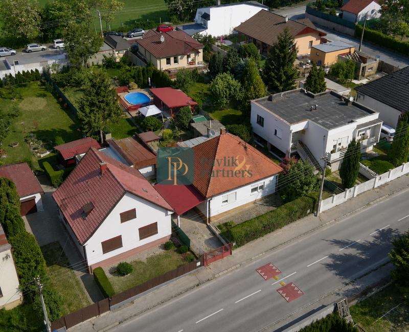 Predaj rodinný dom, 9á pozemok, garáž, bazén, Chrenová