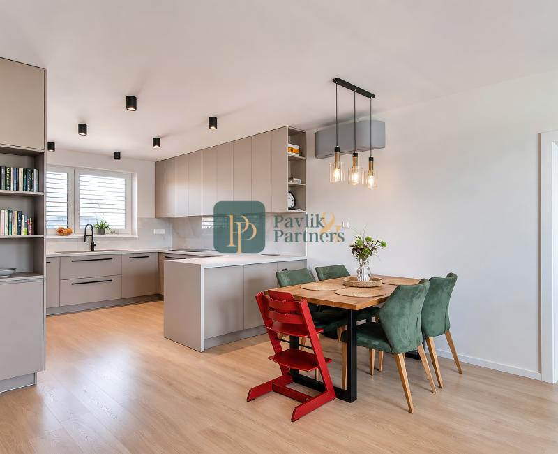 Predaj 5 izbový rodinný dom, garáž, 7á pozemok, Red Oak