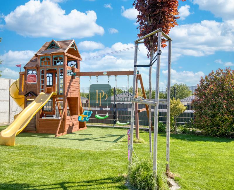 Predaj 5 izbový rodinný dom, garáž, 7á pozemok, Red Oak