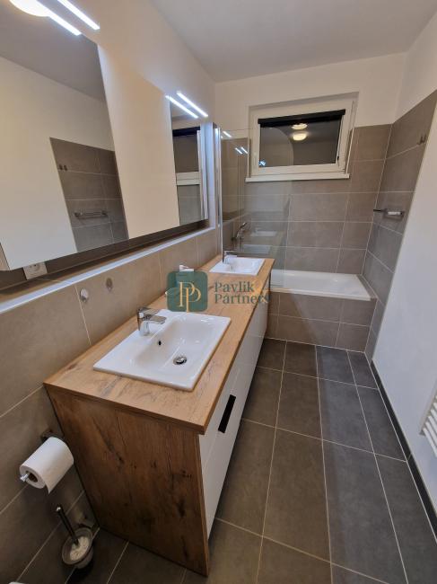 Prenájom 2 izbový byt, novostavba, 40m2 terasa, 2x garážové státie