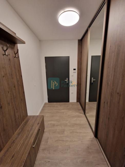 Prenájom 2 izbový byt, novostavba, 40m2 terasa, 2x garážové státie