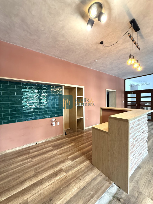 Prenájom obchodný/kancelársky priestor, úplné centrum mesta, parkovanie