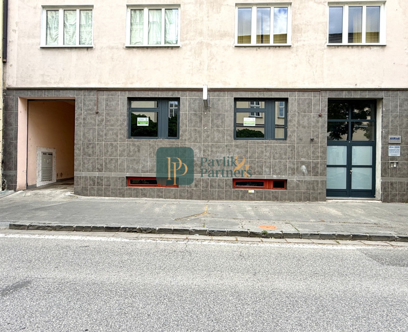 Prenájom obchodný/kancelársky priestor, úplné centrum mesta, parkovanie