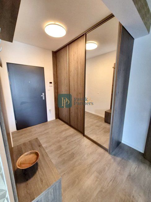 Prenájom 2 izbový byt, novostavba, 40m2 terasa, garážové státie