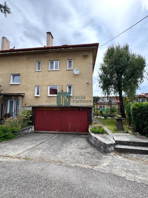 Predaj 3izbový byt úplné centrum mesta, garáž, záhradka 17m2. ZNÍŽENÁ CENA!