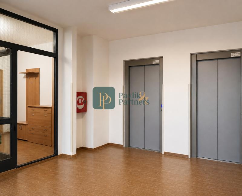 Predaj 4 izbový byt Chrenová, Akademická ul., parkovacie miesto