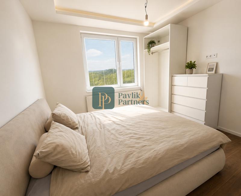 Predaj prerobený 3 izbový byt, balkón, Golianova ul.