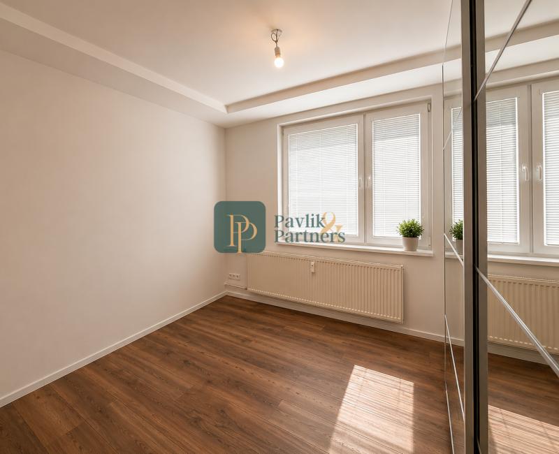 Predaj prerobený 3 izbový byt, balkón, Golianova ul.