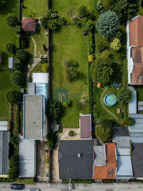 Predaj rodinný dom, priamo NR, krásny 8á pozemok