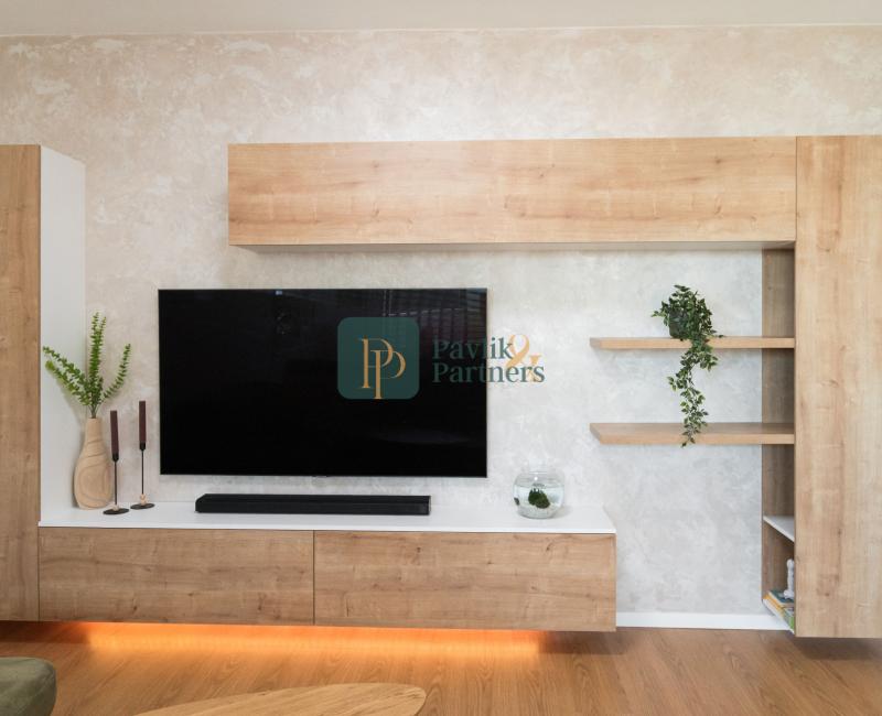 Predaj nadštandardný 2 izbový byt, novostavba, garážové státie, zariadený