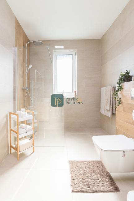 Predaj nadštandardný 2 izbový byt, novostavba, garážové státie, zariadený