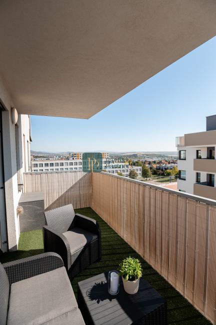 Predaj nadštandardný 2 izbový byt, novostavba, garážové státie, zariadený