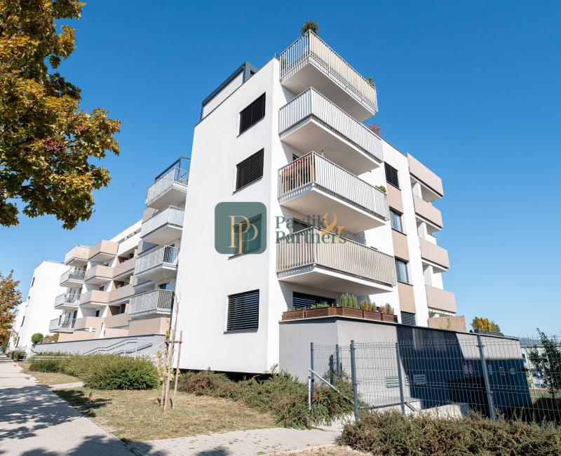 Predaj nadštandardný 2 izbový byt, novostavba, garážové státie, zariadený