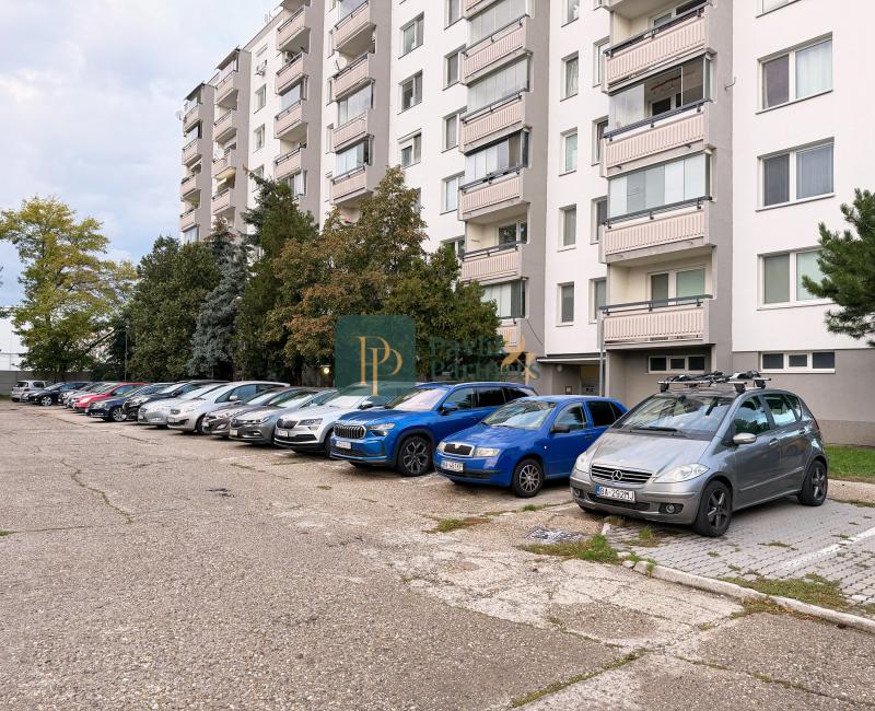 Na predaj zrekonštruovaný 3.5 izbový byt s loggiou Bratislava Zlaté Piesky
