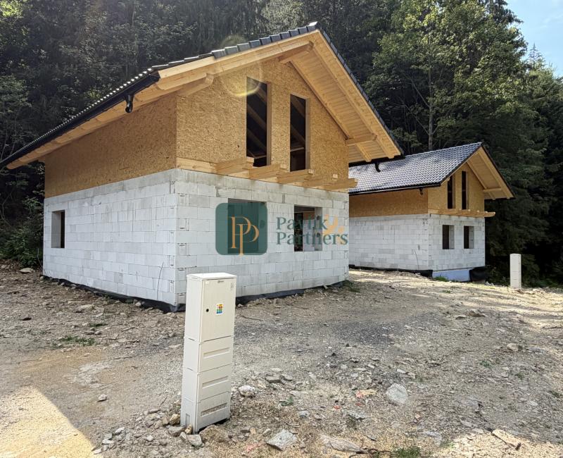 Predaj 3 izbová rekreačná chata, Jarabá, parkovanie