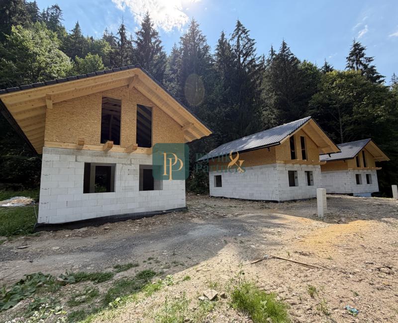 Predaj 3 izbová rekreačná chata, Jarabá, parkovanie