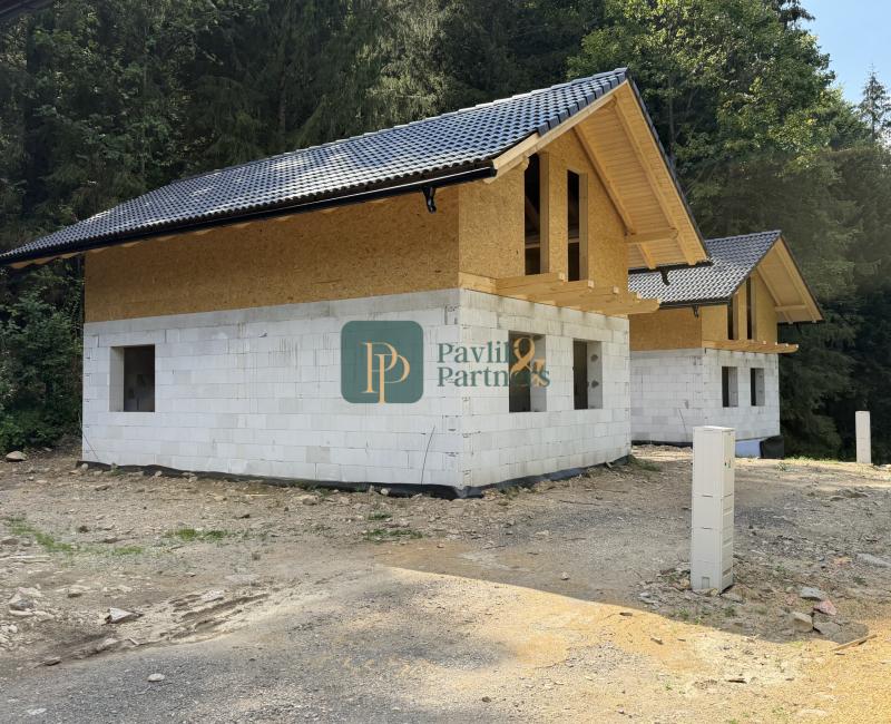 Predaj 3 izbová rekreačná chata, Jarabá, parkovanie