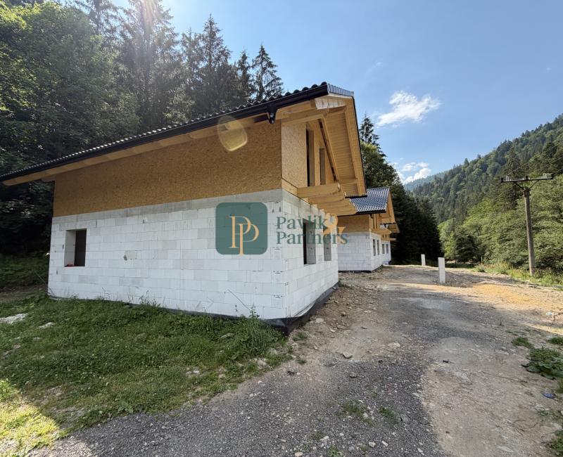 Predaj 3 izbová rekreačná chata, Jarabá, parkovanie