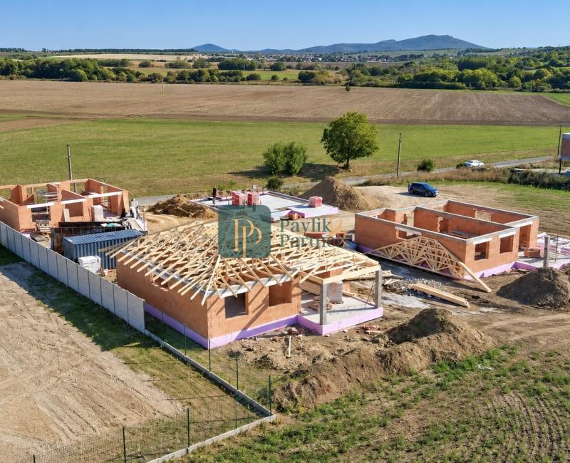 Predaj výstavba štyroch RD,4 izbová novostavba,Veľké Zálužie