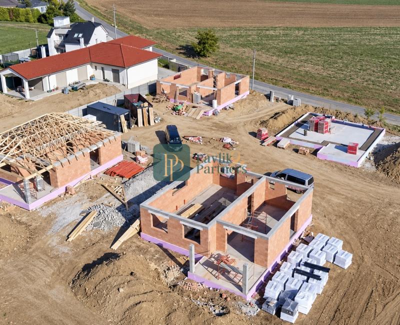 Predaj výstavba štyroch RD,4 izbová novostavba,Veľké Zálužie