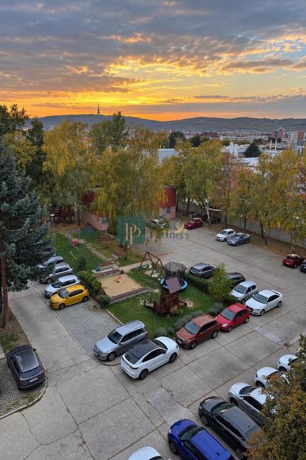 Na predaj zrekonštruovaný 4 izbový byt s loggiou Bratislava-Zlaté Piesky
