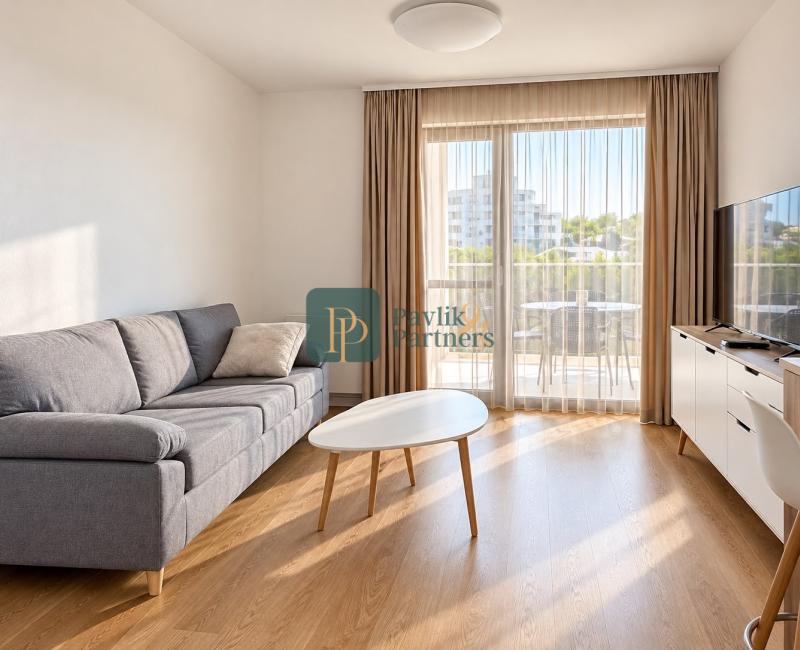Predaj veľký 2 izbový byt, 10m2 terasa, 2x parkovacie miesto, Zobor