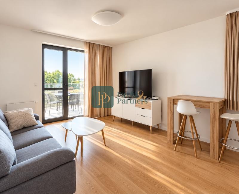 Predaj veľký 2 izbový byt, 10m2 terasa, 2x parkovacie miesto, Zobor
