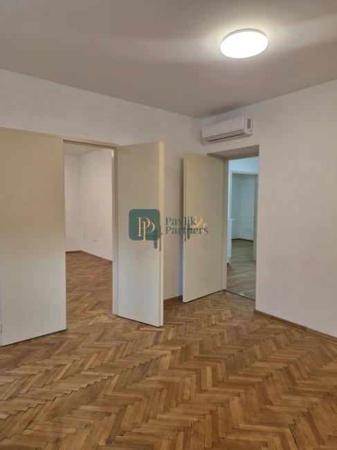 Prenájom priestorov 100m2, úplne centrum mesta, parkovanie