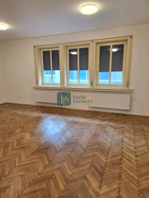 Prenájom priestorov 100m2, úplne centrum mesta, parkovanie