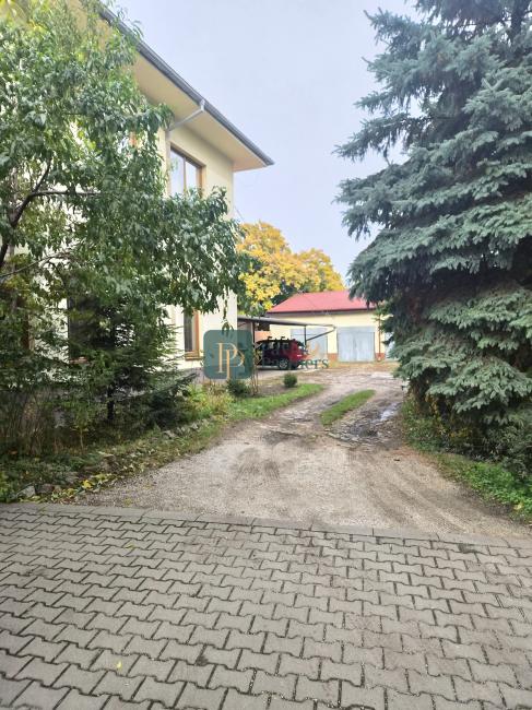 Prenájom priestorov 100m2, úplne centrum mesta, parkovanie