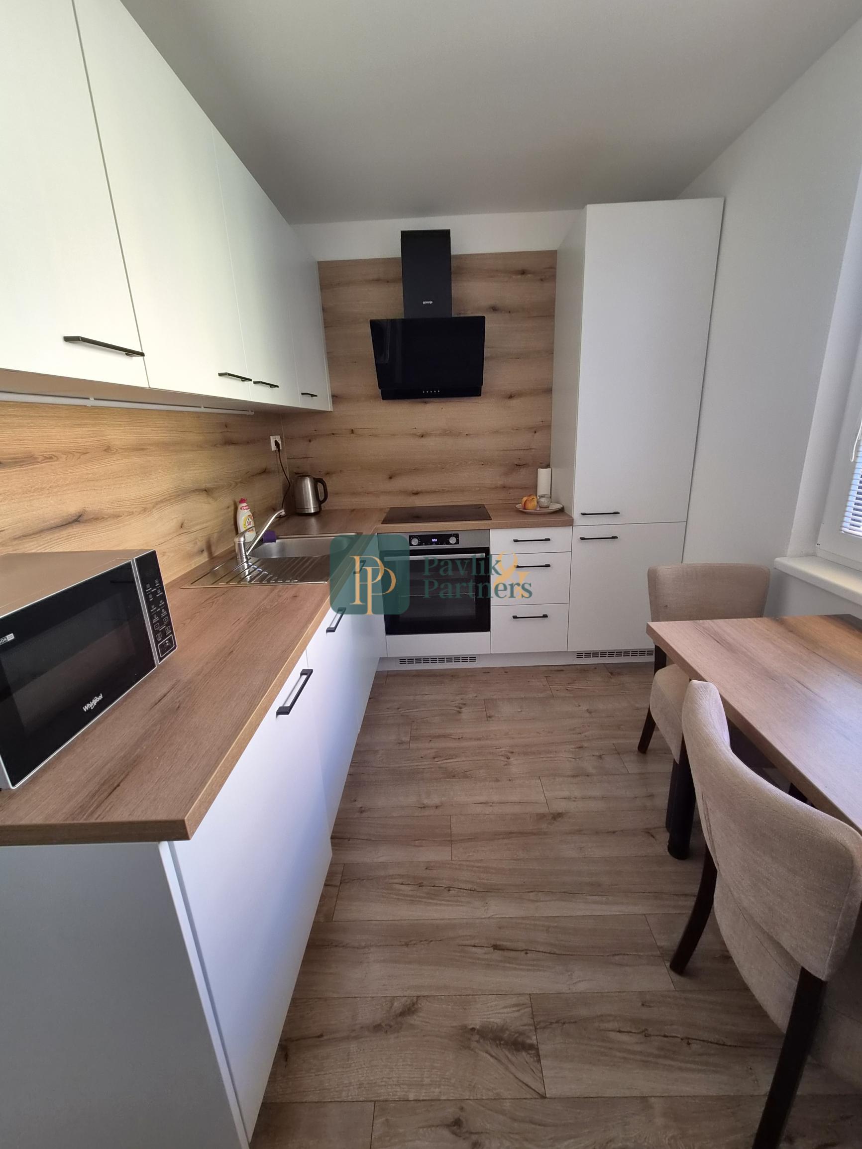 Prenájom krásny 1 izbový byt, balkón, úplne centrum mesta