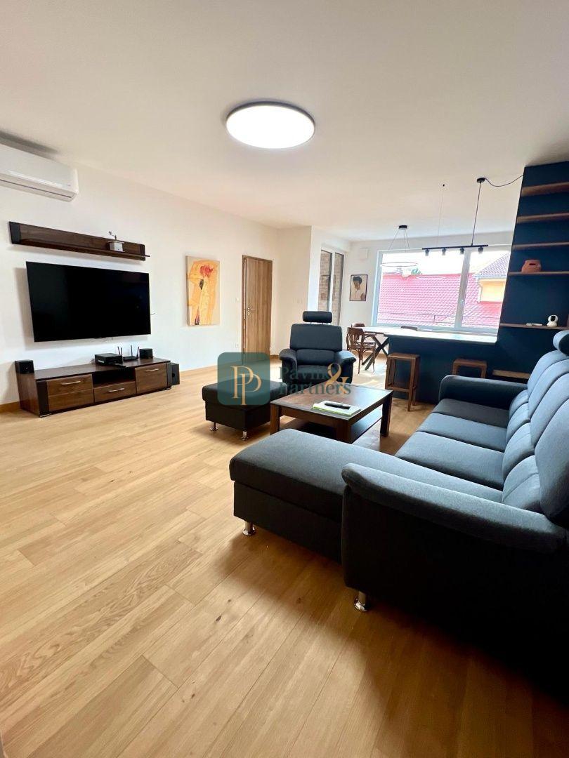 Prenájom 3izbový byt pod Hradom, ul.Podzámska, 2 park.miesta v garáži