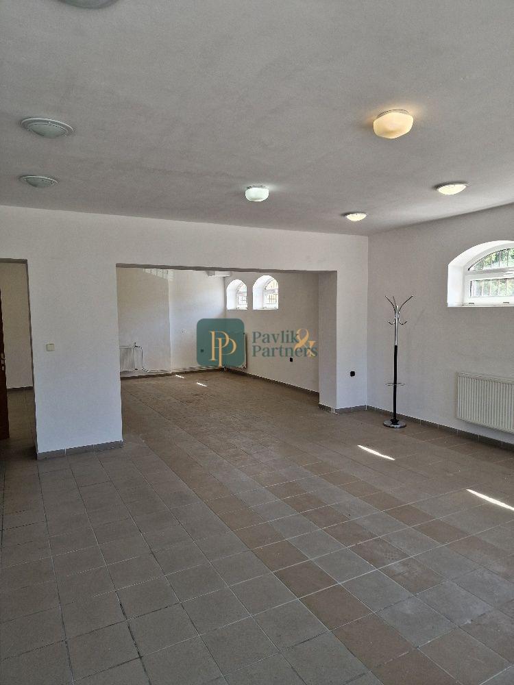 Prenájom obchodný priestor 86m2, pri autobusovej stanici